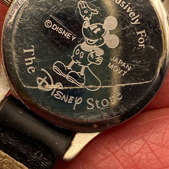 DISNEY Minnie Mouse Disney Store Ladies Girls Watch Pink Silicone Band - Picture 5 of 8